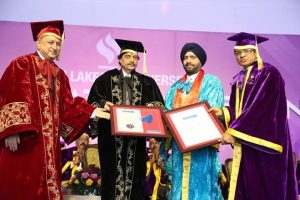 gurmit-singh-receiving-honorary-degree-from-jlu-1